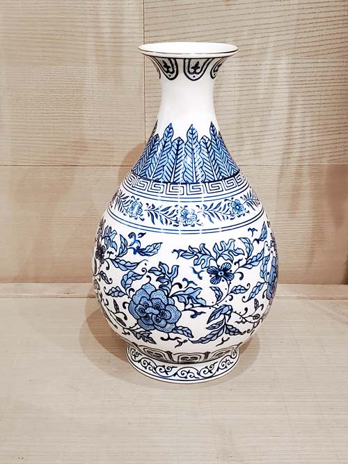 Chinese blue and white porcelain vase
